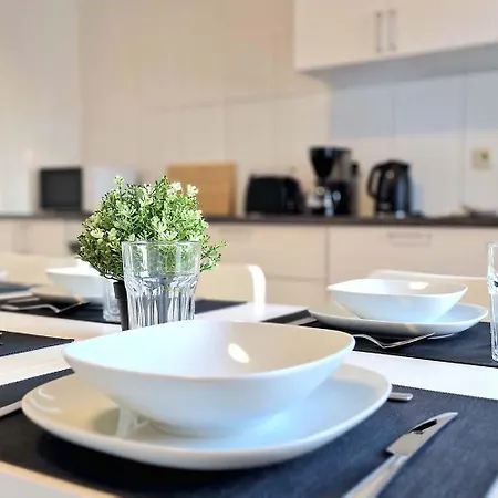 Modern 6-bedroom With Rooftop Terrace, Free Wi-fi And Parking- Mnd01