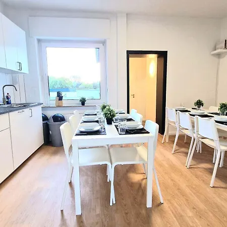 Modern 6-bedroom With Rooftop Terrace, Free Wi-fi And Parking- Mnd01