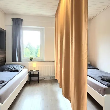 Modern 6-bedroom With Rooftop Terrace, Free Wi-fi And Parking- Mnd01 *