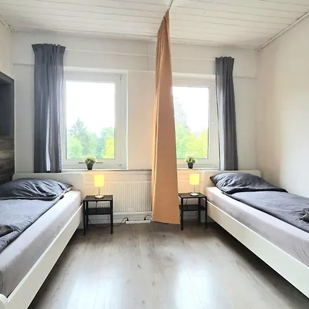 Modern 6-bedroom With Rooftop Terrace, Free Wi-fi And Parking- Mnd01 *