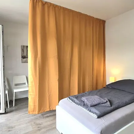 Modern 6-bedroom With Rooftop Terrace, Free Wi-fi And Parking- Mnd01 Menden