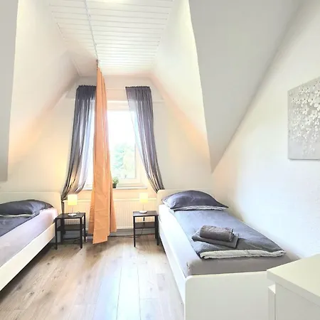 Modern 6-bedroom With Rooftop Terrace, Free Wi-fi And Parking- Mnd01 * Menden