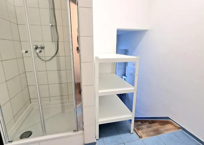 Modern 6-bedroom With Rooftop Terrace, Free Wi-fi And Parking- Mnd01 멘덴