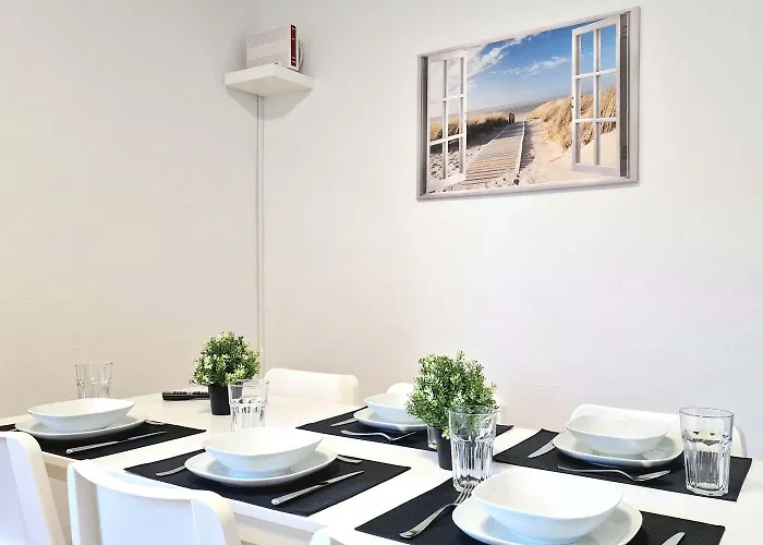 Modern 6-bedroom With Rooftop Terrace, Free Wi-fi And Parking- Mnd01 *