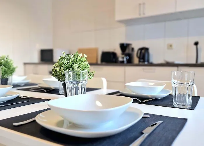 Modern 6-bedroom With Rooftop Terrace, Free Wi-fi And Parking- Mnd01