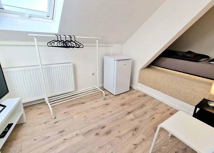 Modern 6-bedroom With Rooftop Terrace, Free Wi-fi And Parking- Mnd01 멘덴