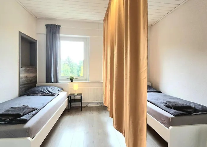 Modern 6-bedroom With Rooftop Terrace, Free Wi-fi And Parking- Mnd01 *