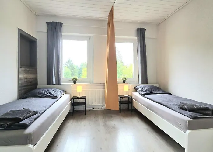 Modern 6-bedroom With Rooftop Terrace, Free Wi-fi And Parking- Mnd01 *