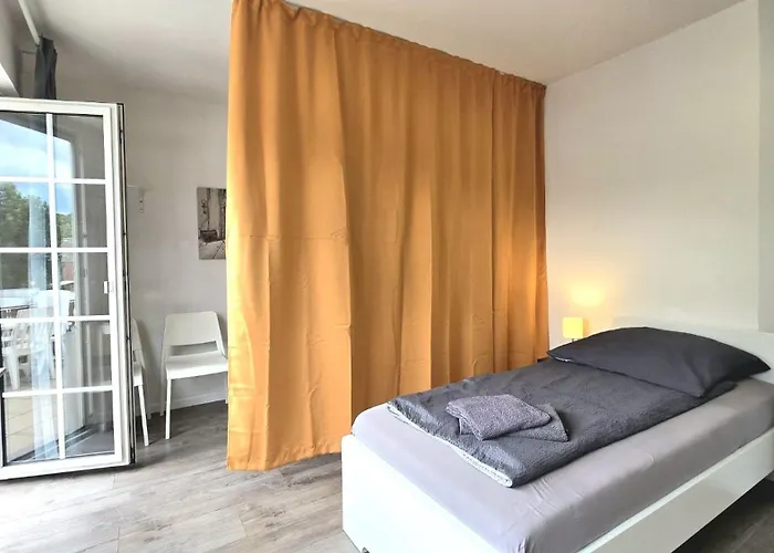 Modern 6-bedroom With Rooftop Terrace, Free Wi-fi And Parking- Mnd01 멘덴